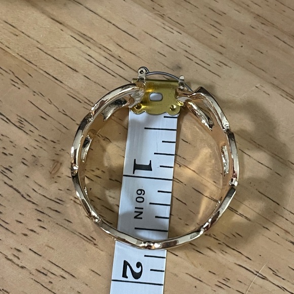 Large chain link look hoop earrings gold tone .75x1.5x1.5 approx pierced ears - Picture 7 of 14